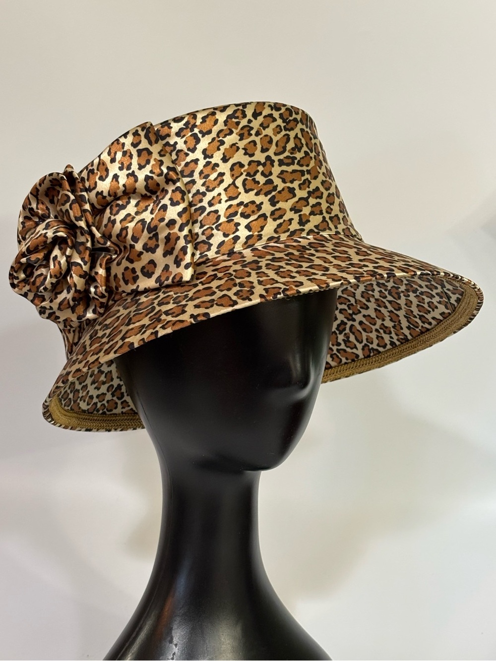Vintage Fancy Leopard Print Satin Bucket Hat with Floral Accent